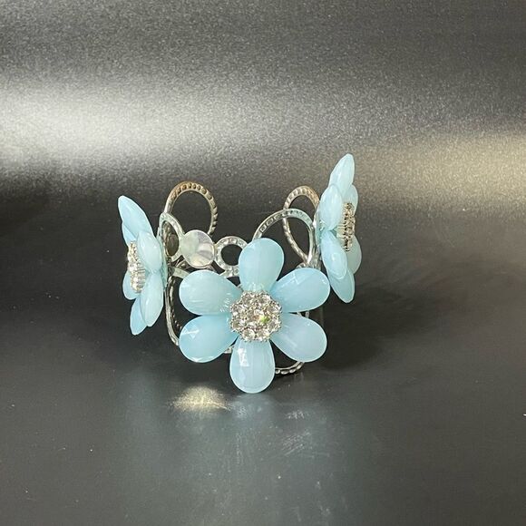 Beautiful Flower Rhinestone Bracelet - Picture 1 of 5